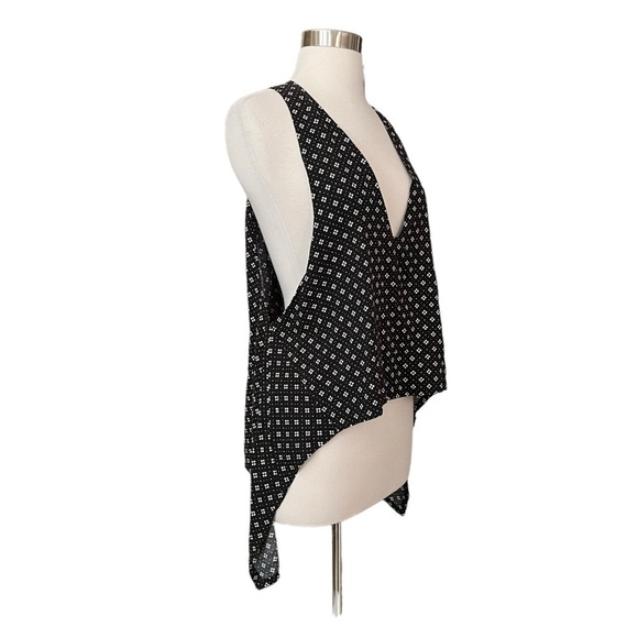 Free People Black Geo Print High Low Tunic Top XS Womens Sleeveless Deep V-Neck - Picture 3 of 7